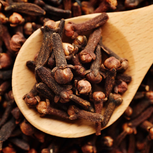 Benefits of Clove Oil For Hair Growth, Skin Treatment & Oral Health
